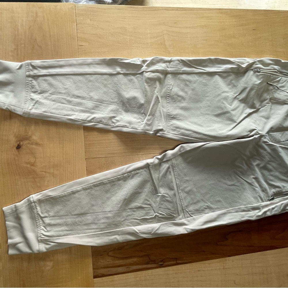 Athleta Beige Jogger Pants like new. I only wore twice.